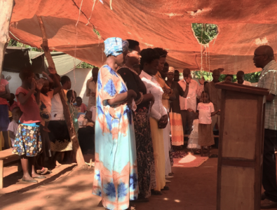Ugandas ciematu draudzes - teltis ir viņu baznīcas